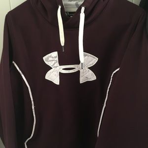 Maroon under armour sweater